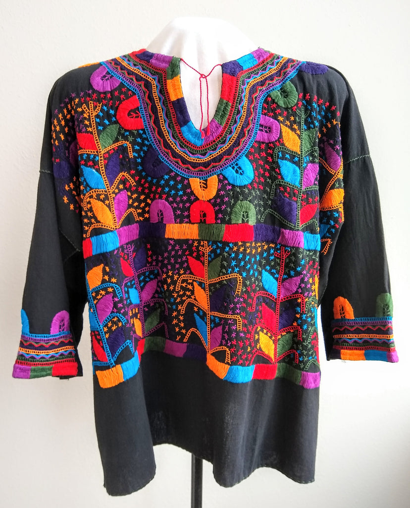 Chiapas Blouse/Blusa, Mexico - 25.5" W x 26" L