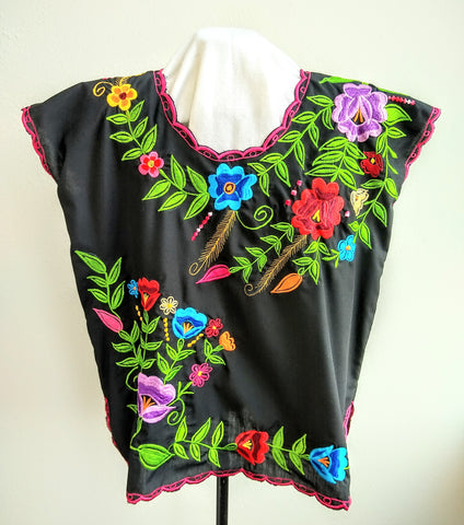 Yucatan Blouse/Blusa, Mexico - 22" W x 26" L