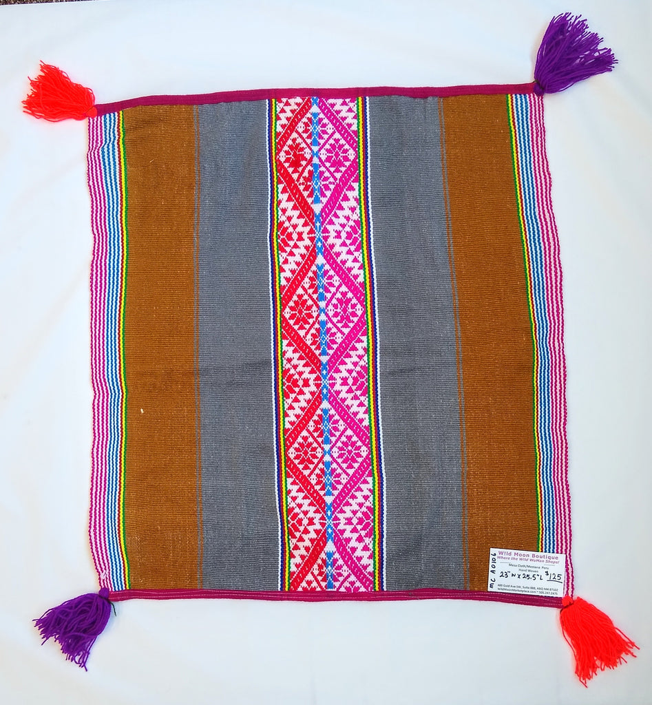 Q'ero Style Mesa/Mestana/Despacho Cloth - 23" X 25.5"
